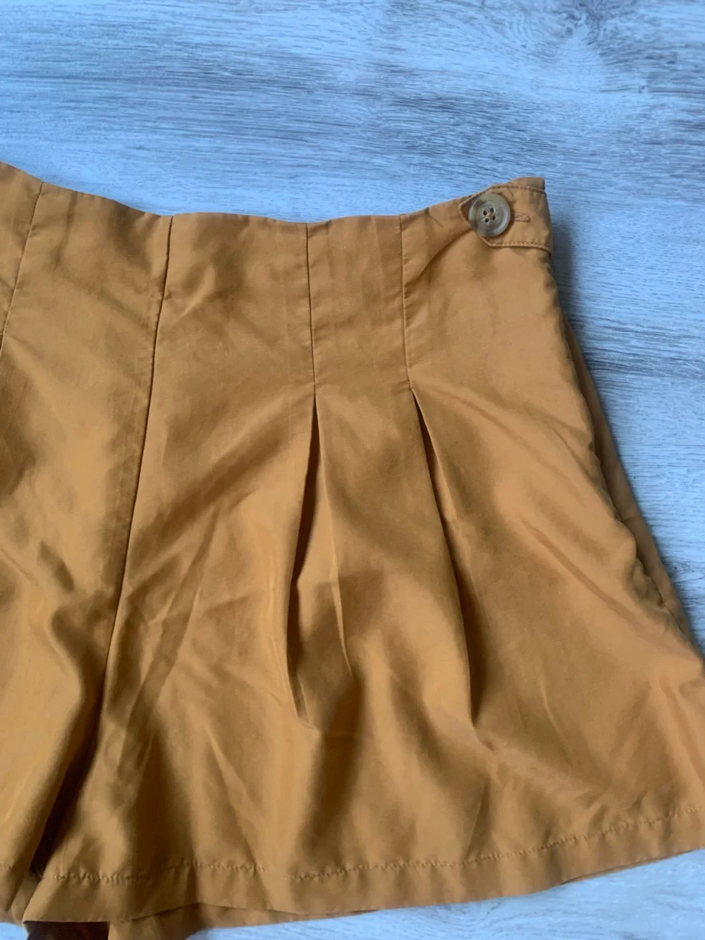 Urban Outfitters Utopia Pleated Side Zip Shorts Size 8